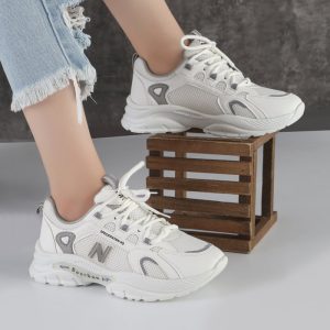 کفش و کتانی اسپرت زنانه و دخترانه مدل نیوبالانس NEW BALANCE رنگ سفید طوسی کد M130