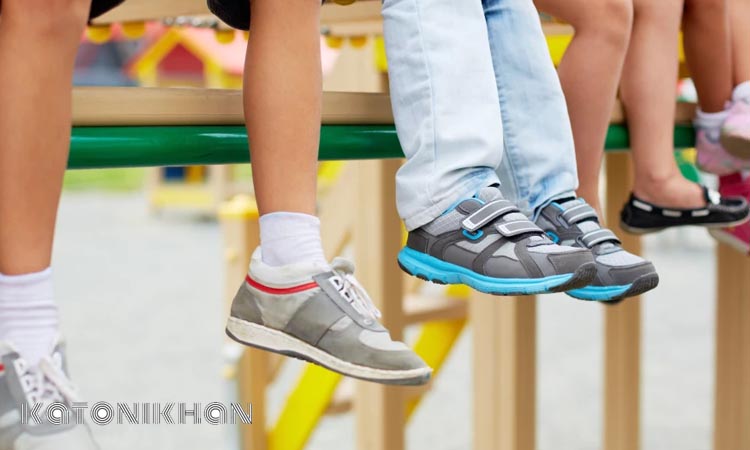چگونه می‌توان کتونی مناسب فعالیت‌های ورزشی و روزمره کودکان و نوجوانان را انتخاب کرد؟