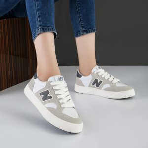 کفش و کتانی اسپرت زنانه و دخترانه مدل نیوبالانس NEW BALANCE رنگ سفید طوسی کد M306