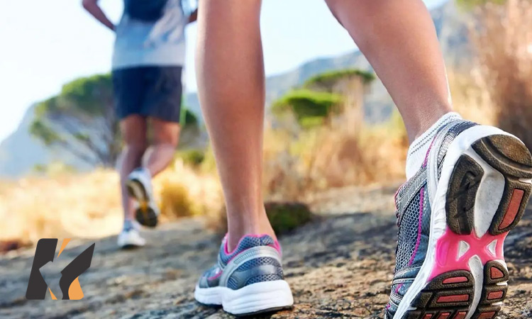 کتونی واکینگ چه ویژگیهایی دارد که برای پیادهروی مناسبتر است؟