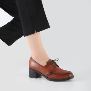 کفش طبی زنانه و دخترانه مدل بندی رنگ عسلی کد M701