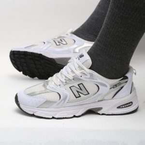 کفش و کتانی اسپرت مردانه و زنانه مدل نیوبالانس 530 رنگ سفید نقره ای کد 47168
