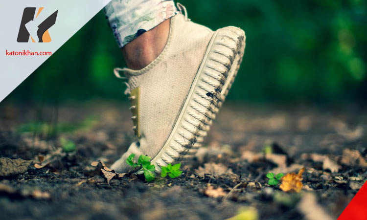 راهنمای انتخاب کتونی برای پنجه پهن و پنجه باریک؛ از فرم قالب تا فضای انگشتان