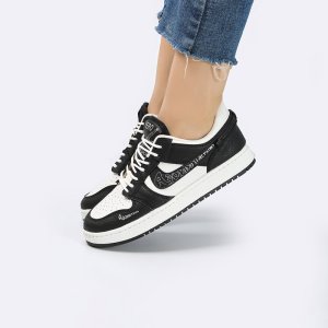 کفش و کتانی زنانه مدل NIKE AIR JORDAN 1 رنگ سفید مشکی کد M5818